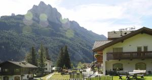 Alpine Touring Hotel-petfriendly