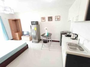 Lovely Studio Type Condo - fully furnished