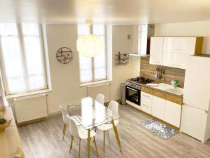 Appartements APPARTEMENT CHALEUREUX Wifi et parking gratuit : photos des chambres