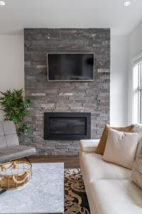 Kensington Calgary 4BR Sleeps 8 Great Groups