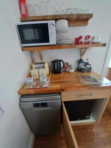 Cosy Snug Room - Near Lyme Regis - Private Balcony with Country Views & Free Parking