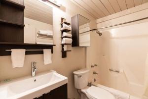 Roomy Condo with Free WiFi & Uncovered Parking