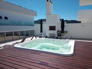 Cobertura com SPA Privativo - 3 Suítes - 8 pessoas - Mirante Home Club