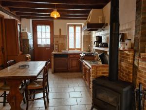 Maisons de vacances Gite Dampierre-en-Burly, 3 pieces, 4 personnes - FR-1-590-43 : photos des chambres