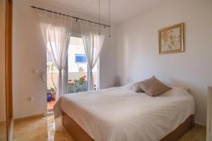 Apartamento con piscina en el centro de Calpe - PUEBLOMAR