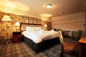 Suite Double Room with View room in The Black Swan at Helmsley
