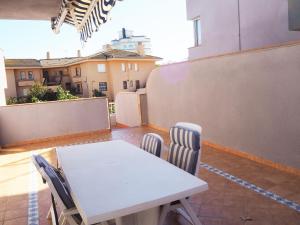 Saromar I Apartament amb gran terrassa, per 6 persones a 5 minuts de la Platja Gran