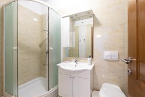 La Vista apartments with pool