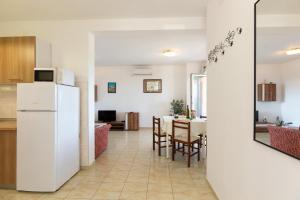 La Vista apartments with pool