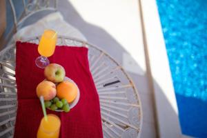 La Vista apartments with pool