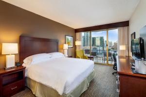 1 King Bed, Superior Room, Skyline View, Non-Smoking room in Wyndham San Diego Bayside