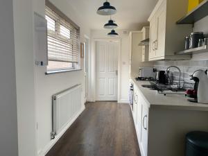 The Kensingston - Quaint Victorian Home With Free Parking