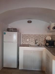 Milos By The - Sea Seafront House