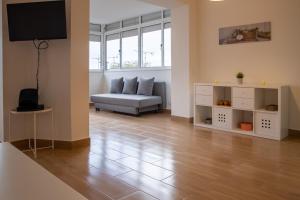 Spacious and Sunny Apartment - 10 min from the sea