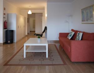 Spacious and Sunny Apartment - 10 min from the sea