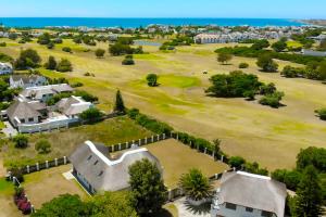 Whole House! Sleeps 6 with Solar Power and Pool