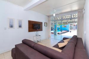 CASA COM PISCINA EM MORRINHOS - RUA HORTÊNCIA