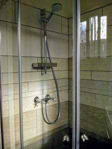 ALDO, not for parties, not a hotel, room with shared bathroom, no kitchen