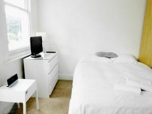 Standard Studio room in Kew Rooms