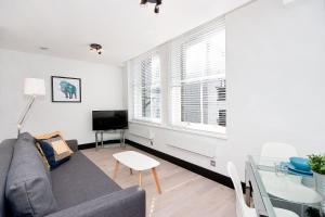 Heinze Flat 402 - One bedroom fourth floor flat By City Living London