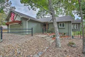 3 Mi to Lake DeSoto Home with Furnished Deck! - Perryville