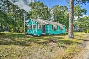 Buttermilk Cottage in Cape Cod Steps to Beach - 伯恩