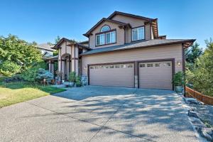 Ideally Located Renton Retreat with Yard and Grill