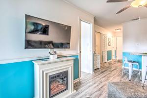 Walk to Ocean Surfside Beach Condo with Pool Access