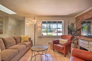 Pet-Friendly Home, 4 Miles to U of A Campus