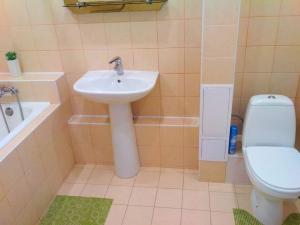 Уютная квартира на метро Харьковская 3 минуты пешком