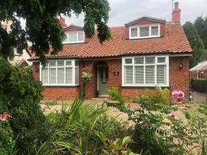 HAYFIELD COTTAGE spacious detached luxury home