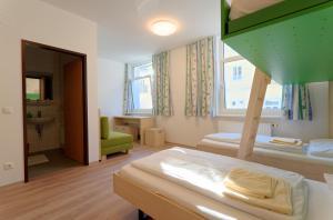 Standard Quadruple Room room in Jugendgästehaus Bad Ischl