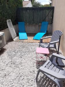 Appartements T2 Rez de chaussee climatise jardin parking prive : photos des chambres