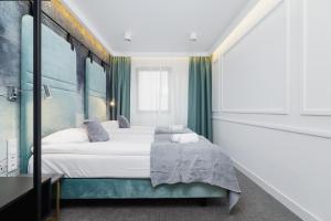 Riva Verona Apartment by Renters Prestige