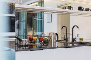 Riva Verona Apartment by Renters Prestige