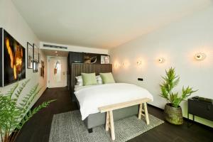Superior Double Room with River View room in Designhotel ÜberFluss