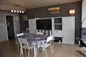 Valentino 0401 - 2 bedrooms 6p - stunning sea view - centrally located