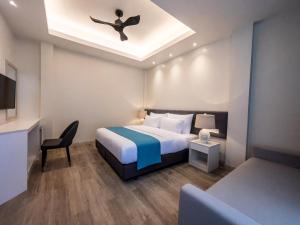 Sky Beach Maldives - Dhiffushi