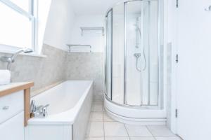 Beautiful 1 Bedroom Apartment in Victoria