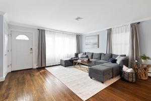 New Stylish Beach Home near Stamford DowntownCove Beach 40 min to NYC