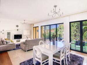 Samya Apartment by LovelyStay