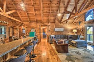 Bent Tree Cabin with Mountain and Lake Views!