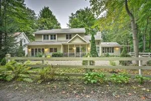 Lakeside Escape Steps to Lake Michigan Beach! - Three Oaks