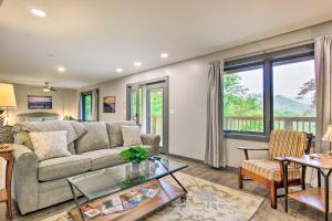 Serene Escape with Mountain Views, Near Dtwn!