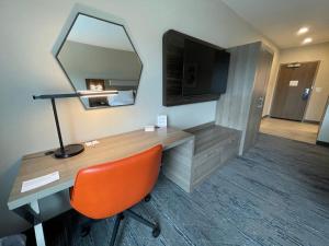 Standard King Room with Walk-In Shower room in Holiday Inn Express & Suites - Ft. Smith - Airport an IHG Hotel