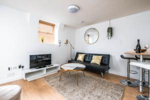 Cosy flat in Free Parking Area, Next to Bus Stop