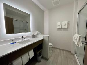 Standard Room room in Holiday Inn Express & Suites - Ft. Smith - Airport an IHG Hotel
