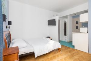 Brzozowa Old Town Square Studio by BookingHost