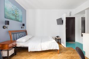 Brzozowa Old Town Square Studio by BookingHost