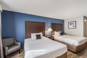 Queen Room with Two Queen Beds - Non-Smoking room in Red Lion Inn & Suites at Olympic National Park